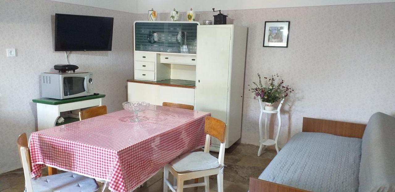 Rural Apartment Carolina Zrenj Exterior photo