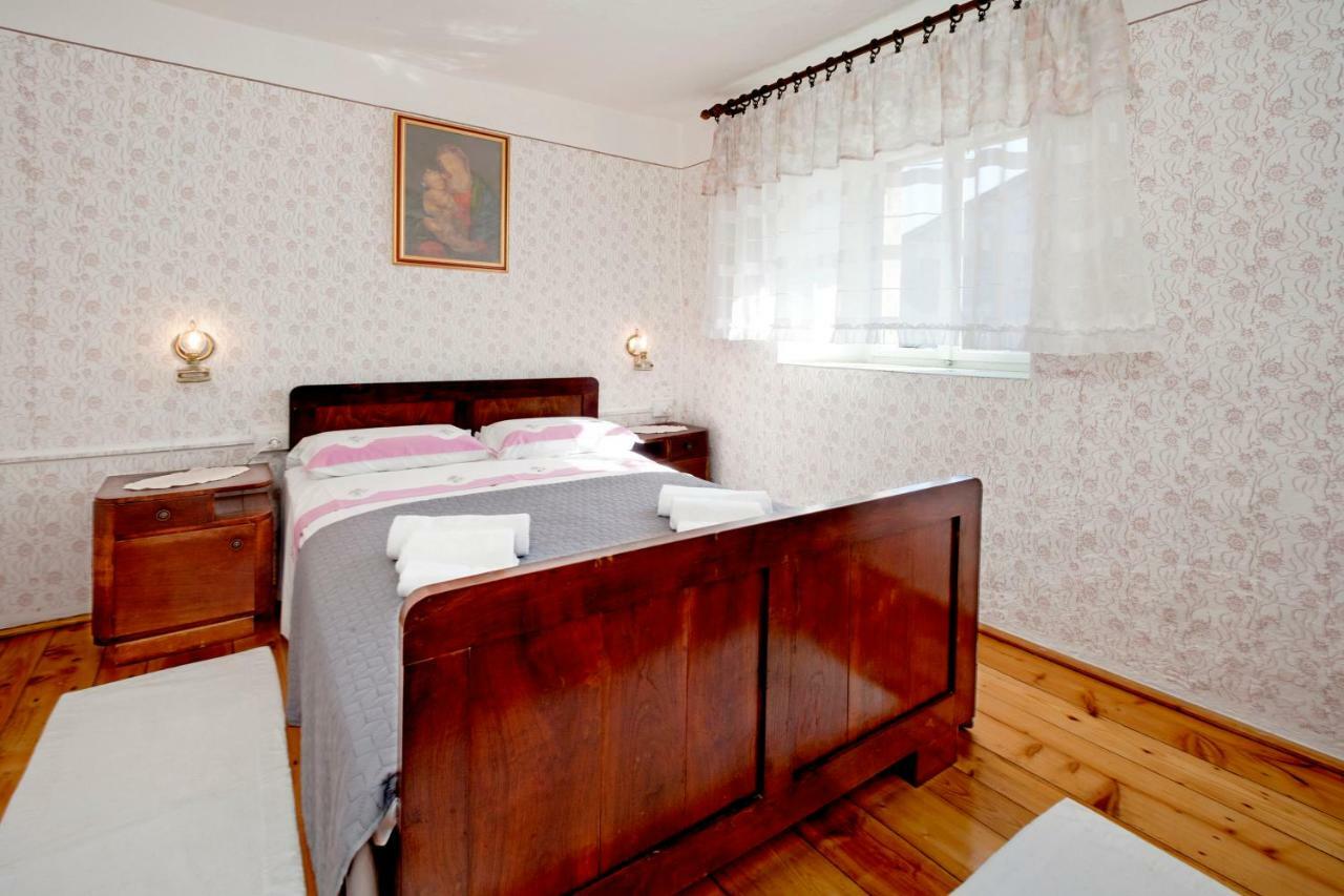 Rural Apartment Carolina Zrenj Exterior photo