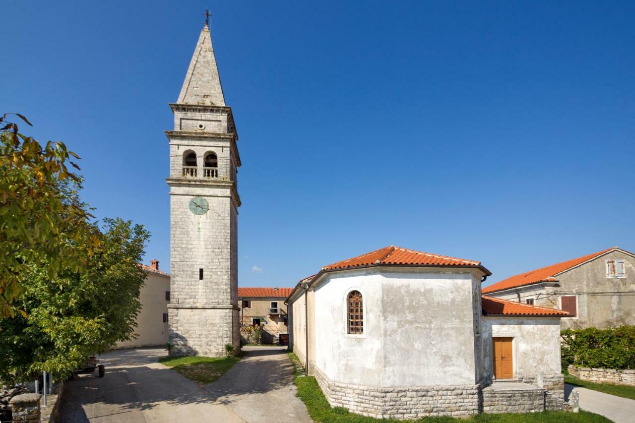 Rural Apartment Carolina Zrenj Exterior photo