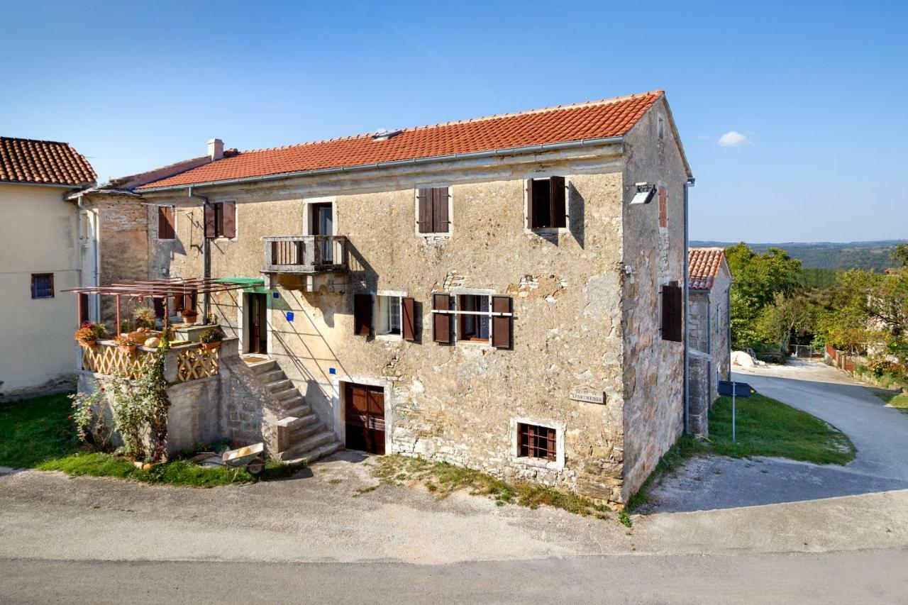 Rural Apartment Carolina Zrenj Exterior photo